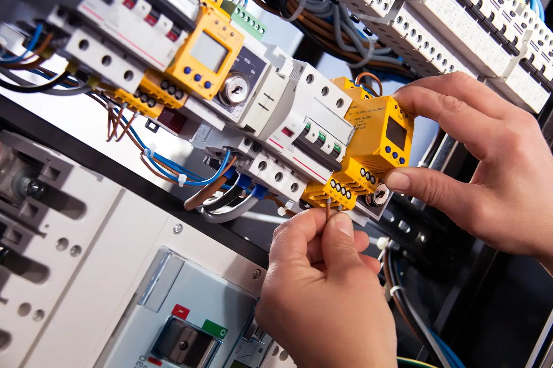 Certified electricians in Brockley